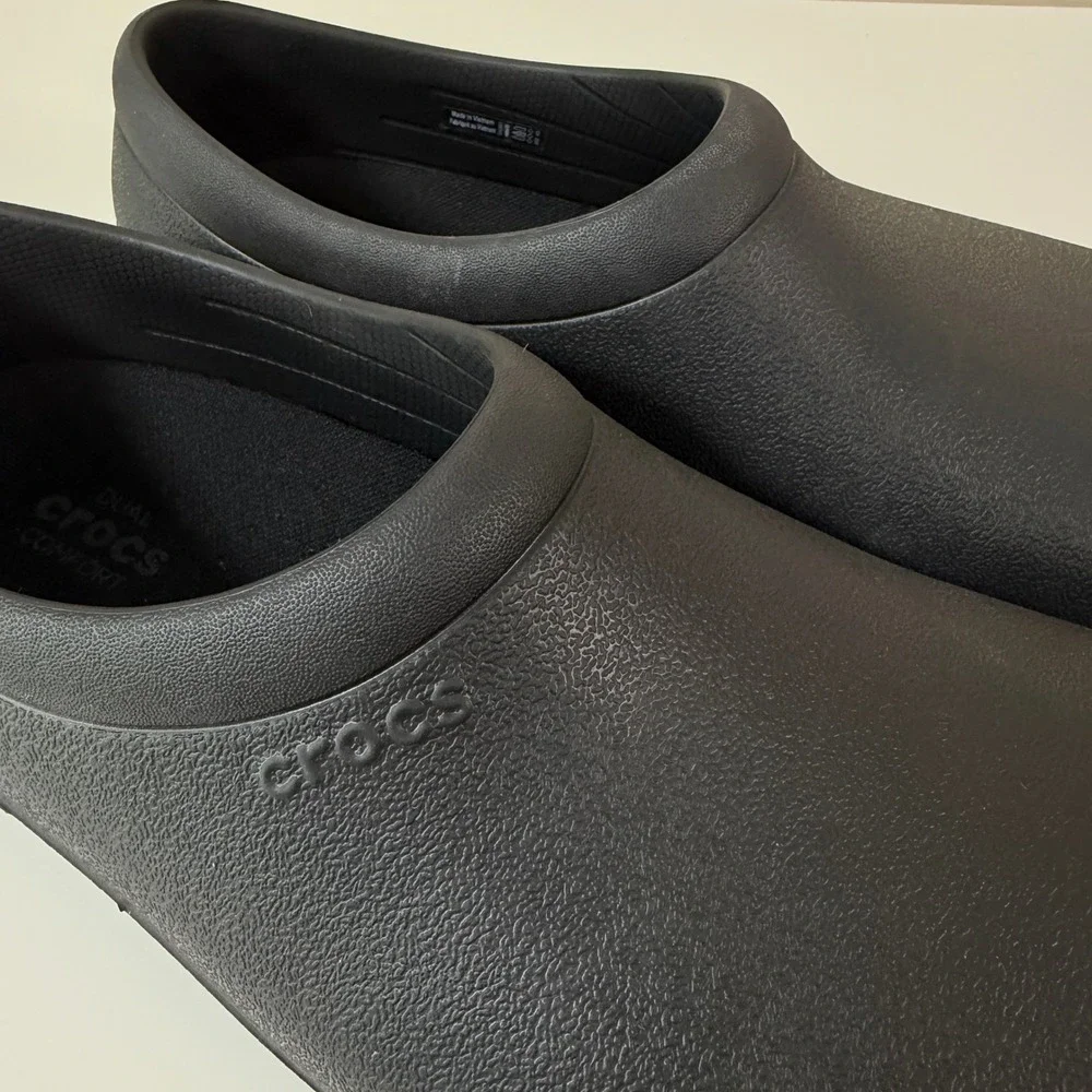 Crocs On-The-Clock Work Clogs Black Slip Resistant M8 W 10 Medical Restaurant